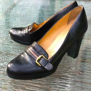 ✨Host Picks✨ Black Leather Naturalizer Heel